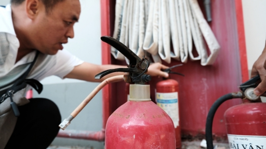 Người dân bất an vì chung cư 8 năm không được bảo trì