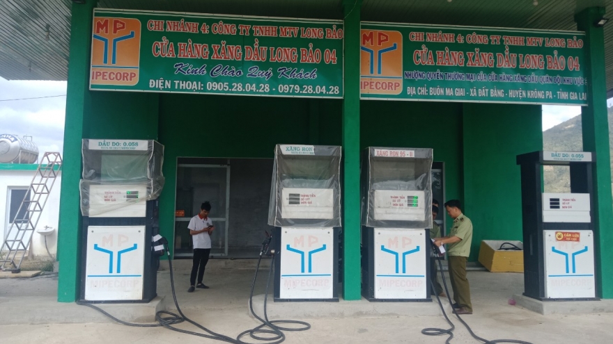 Gia Lai: Cửa hàng xăng dầu không đóng cửa găm hàng