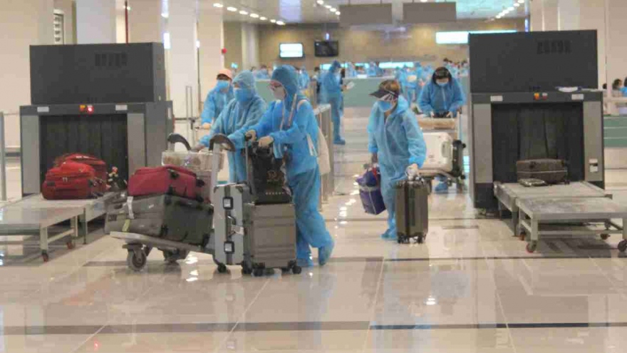 344 công dân Việt Nam từ Singapore về sân bay Cần Thơ