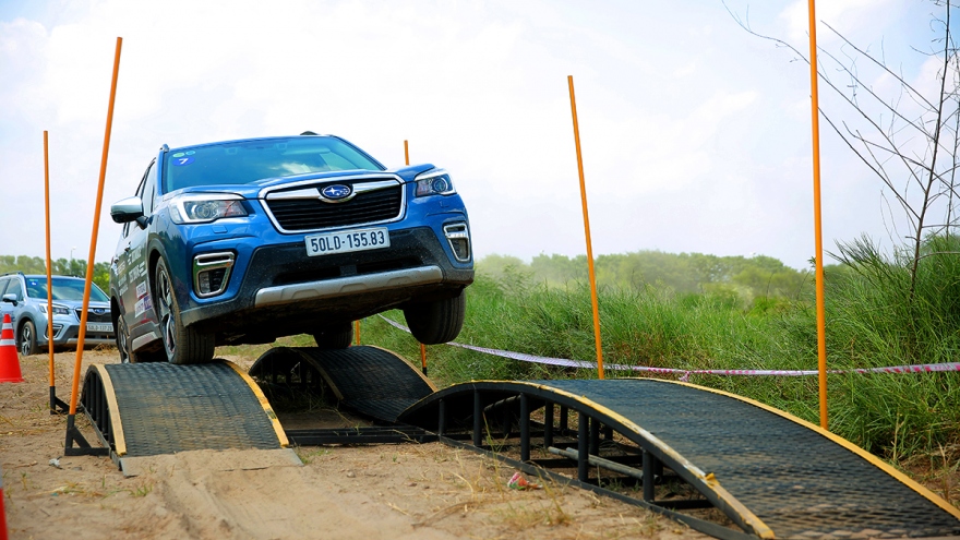 Thử khả năng lội bùn và chịu vặn xoắn của Subaru Forester