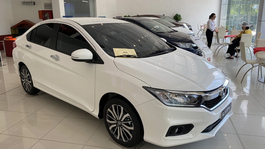 Dính “hạn” Covid-19 - Thị trường ô tô gặp khó, giá giảm