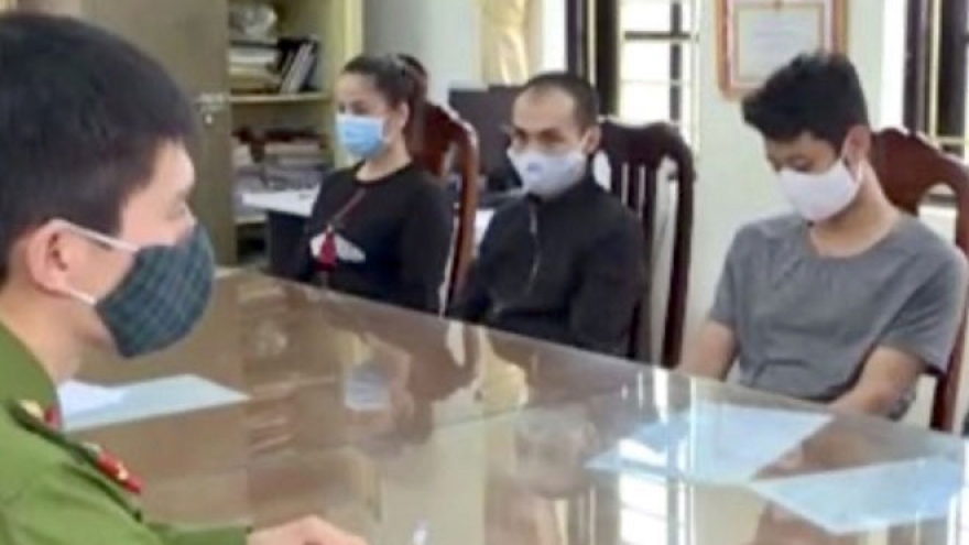 Karaoke-massage để “mặc” khách sử dụng ma túy, tàng trữ vũ khí