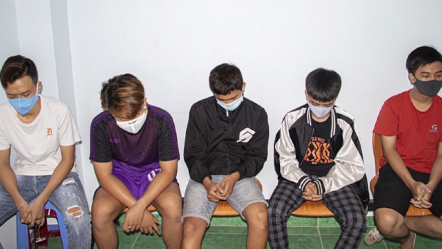 Nhóm học sinh chém trọng thương thiếu nữ