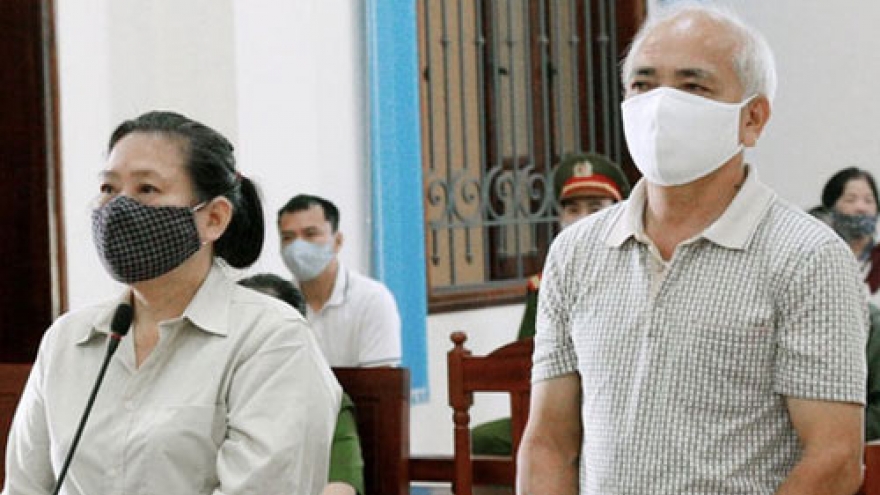 Lừa đảo 17 tỷ đồng, cặp vợ chồng lãnh 30 năm tù