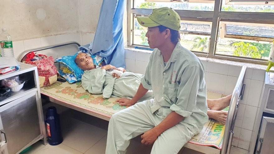 Nóng 24h: Diễn biến vụ cháu đích tôn chém ông nội 17 nhát