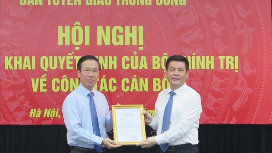 Trao quyết định của Bộ Chính trị cho ông Nguyễn Hồng Diên