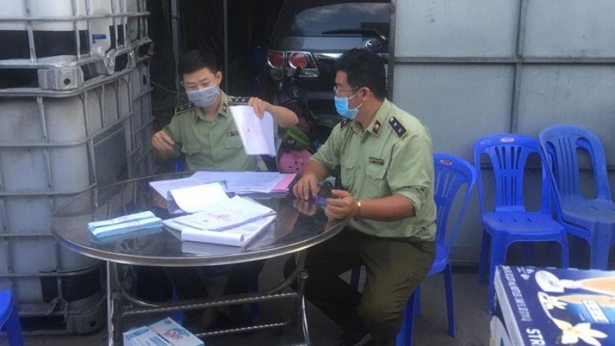 Công an phát hiện kho cất giấu bia ngoại, sữa hộp nghi nhập lậu