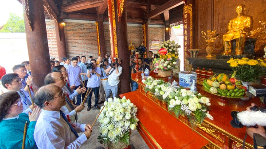 Thủ tướng dự lễ khánh thành Đền thờ Gia tiên Chủ tịch Hồ Chí Minh