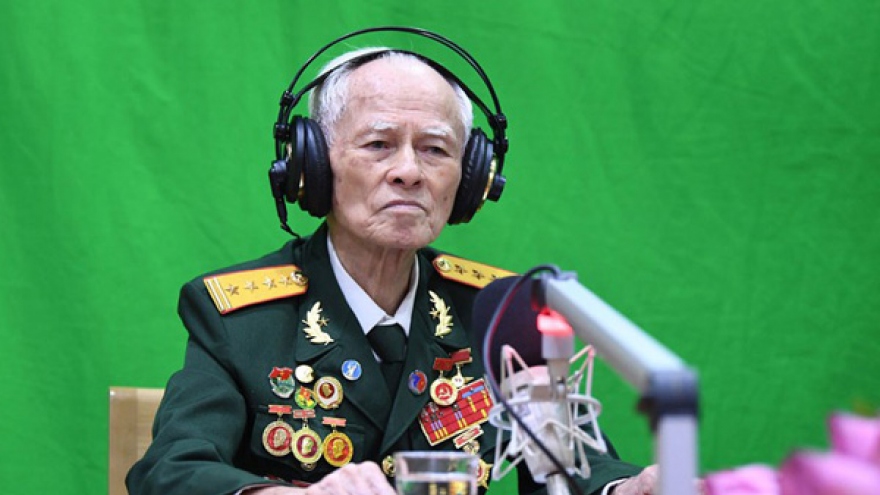 Anh hùng Phùng Văn Khầu bật khóc khi nói về Bác trên sóng VOV