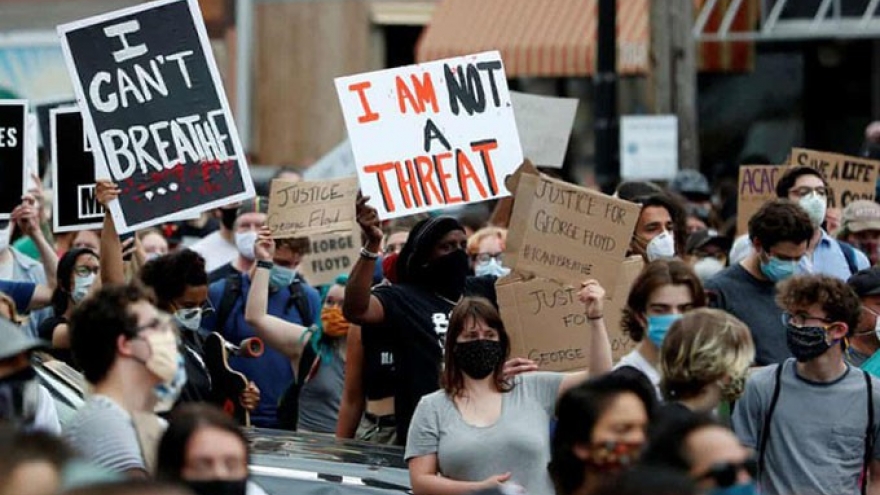 Biểu tình phản đối bạo lực cảnh sát tái bùng phát ở Mỹ