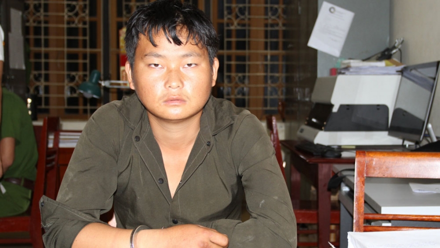 Thanh niên 19 tuổi dùng xe máy chở 4 bánh heroin đi bán