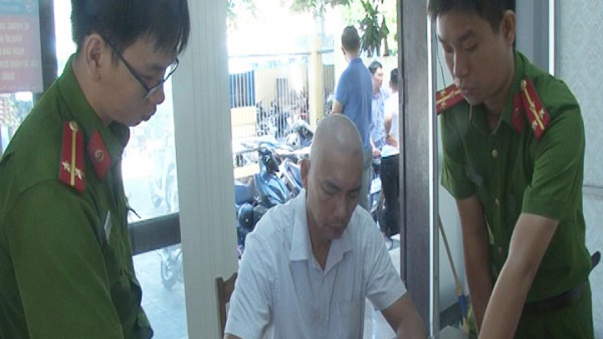 Chủ quán cà phê Bố Già hành hung nhân viên cây xanh