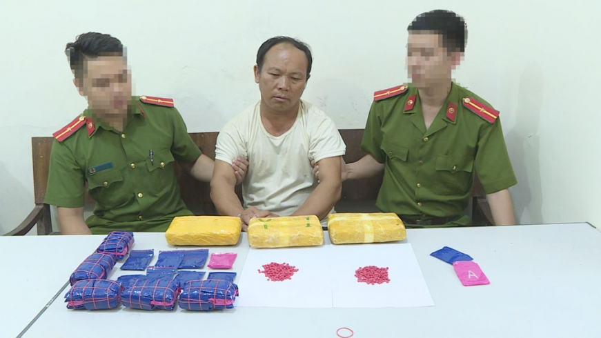 Bắt đối tượng vận chuyển thuê 30.000 viên ma túy tổng hợp