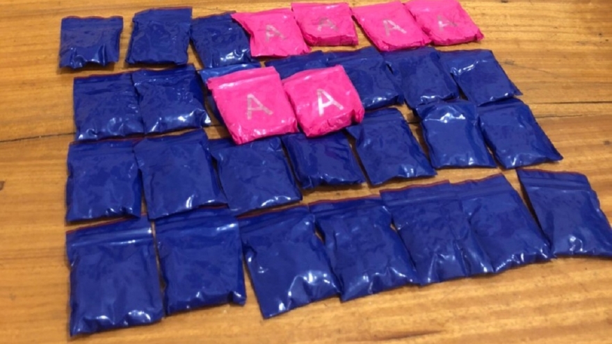 Chạy xe phân khối lớn chở 6.000 viên ma túy về xuôi thì bị bắt giữ