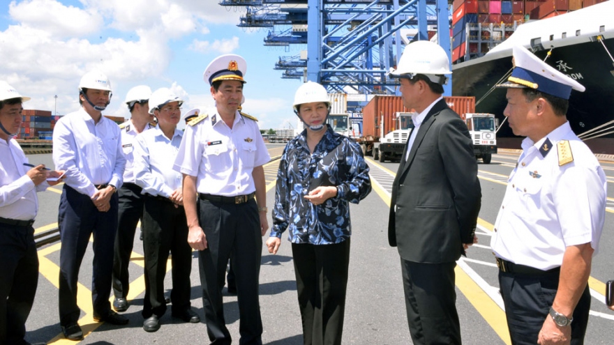 Chủ tịch Quốc hội thăm và làm việc tại cảng Quốc tế Tân Cảng – Cái Mép