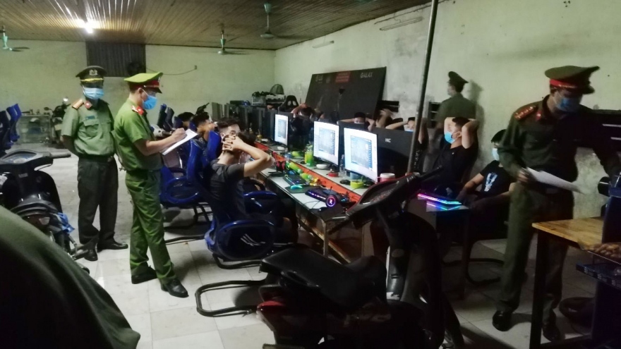 Tụ tập ở quán internet ở Hải Dương, 13 người bị phạt hành chính  ​