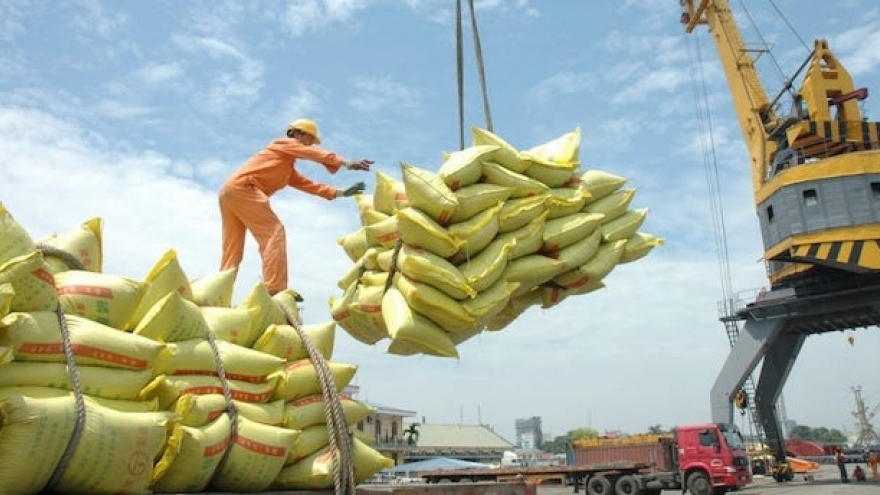 Xuất khẩu 400.000 tấn gạo: Bất cập quy định về quản lý hạn ngạch