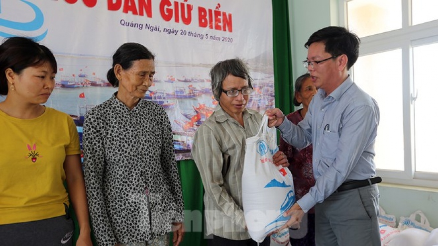 Tiếp sức ngư dân Lý Sơn giữ biển