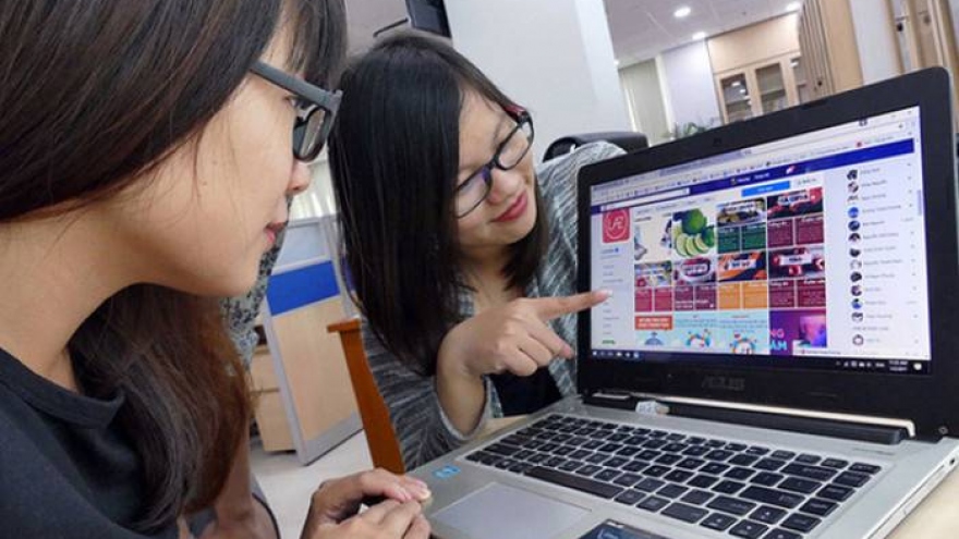 Ai đang tiếp tay cho người kinh doanh qua mạng trốn thuế?