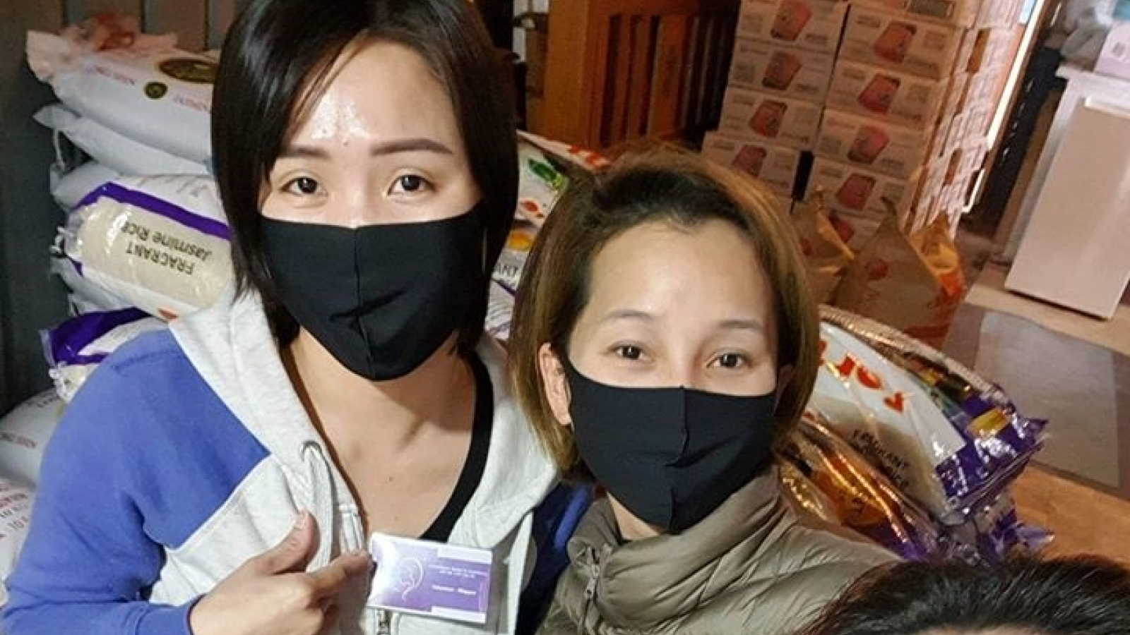 Tình đồng bào sưởi ấm trái tim người Việt nơi xa xứ