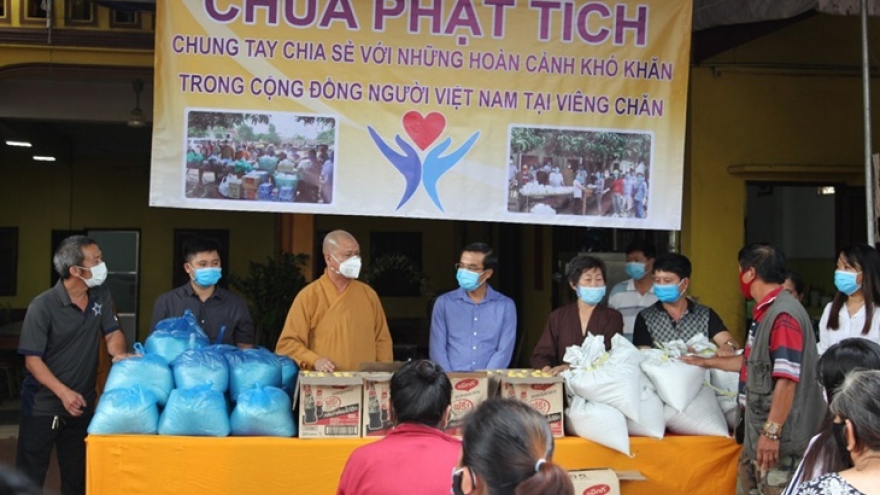 Chung sức chia sẻ khó khăn với cộng đồng Việt ở Lào mùa dịch Covid-19