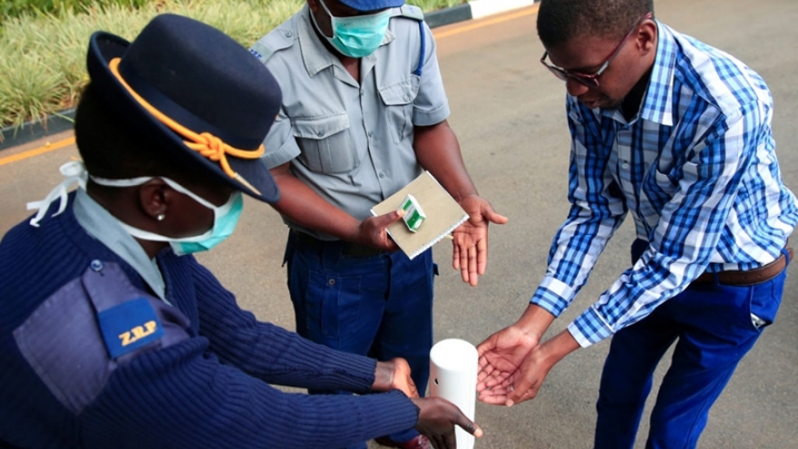 Thứ trưởng Ghana từ chức do vi phạm quy định chống Covid-19