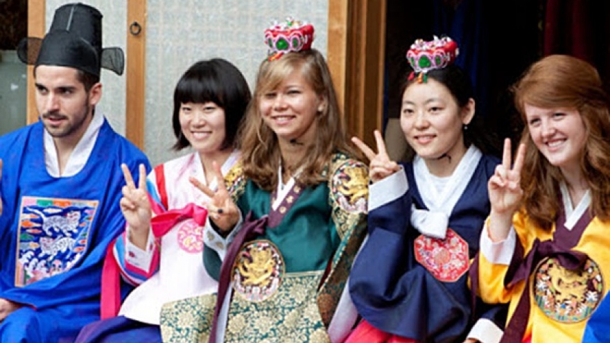 Số người ngoại quốc rời khỏi Hàn Quốc năm 2019 cao kỷ lục