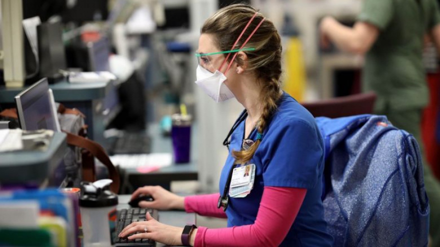 Các y tá Mỹ không được xét nghiệm có thể trở thành nguồn lây Covid-19