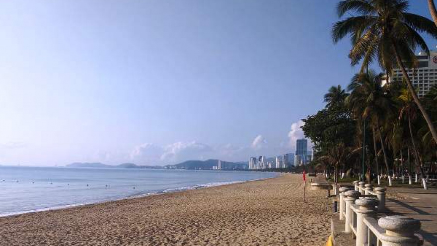 Khánh Hòa kéo dài thời gian tạm dừng tắm biển