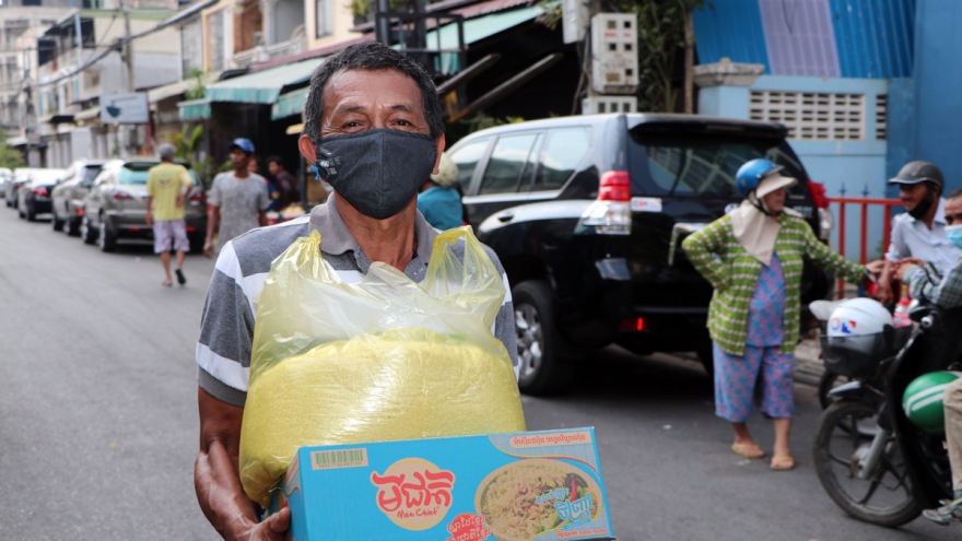 Cộng đồng người Việt tại Campuchia cùng giúp nhau vượt khó do Covid-19