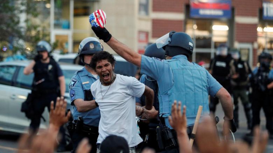 Biểu tình và Covid-19 - Hai cuộc khủng hoảng chấn động nước Mỹ