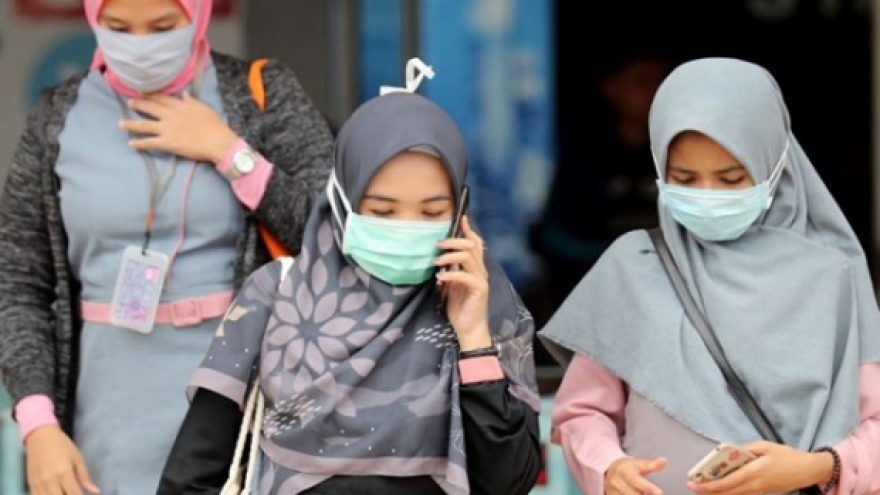 Indonesia bác bỏ việc tạo miễn dịch cộng đồng để ngăn Covid-19