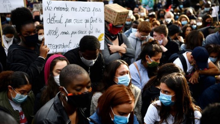 Hàng vạn người Pháp xuống đường biểu tình phản đối phân biệt chủng tộc