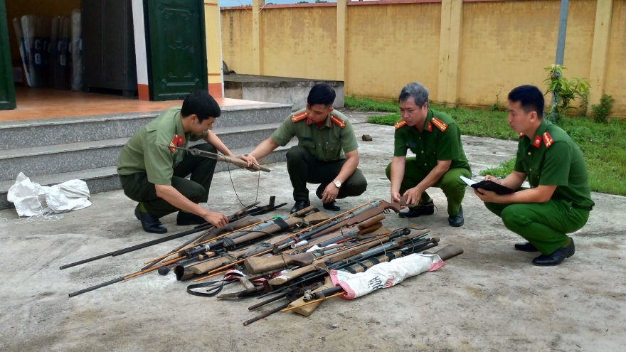 Đồng bào vùng cao Yên Bái tự giác giao nộp vũ khí tự chế