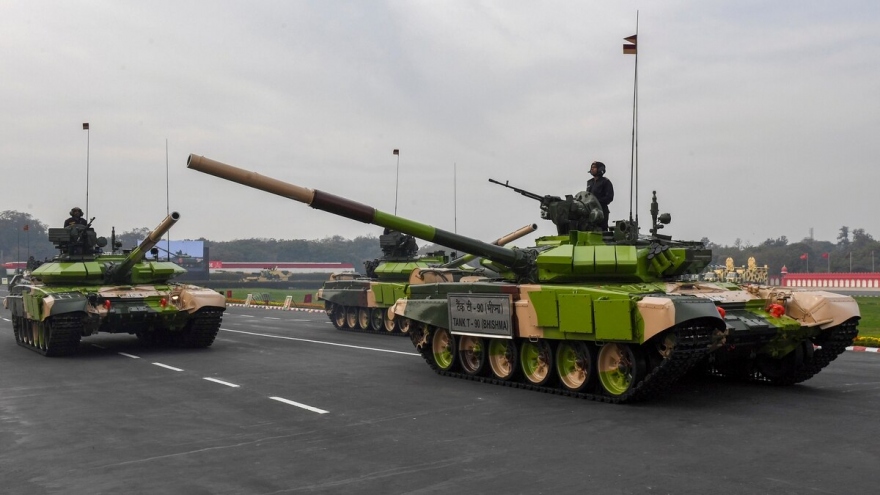 Hé lộ dàn khí tài Ấn Độ mua khẩn cấp giữa căng thẳng với Trung Quốc
