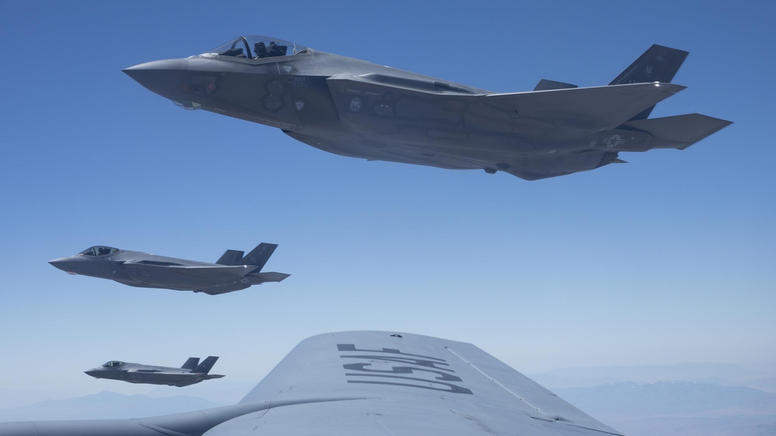 Phân biệt 3 phiên bản “tia chớp” F-35 trong video chưa đầy 1 phút