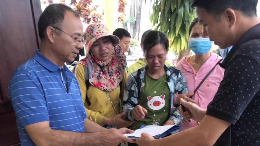 Hỗ trợ nạn nhân vụ xe khách lao xuống vực làm 6 người chết ở Kon Tum