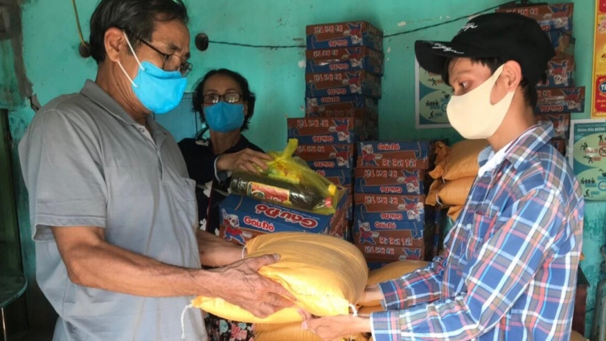 Thừa Thiên Huế giúp người nghèo vượt qua dịch Covid-19