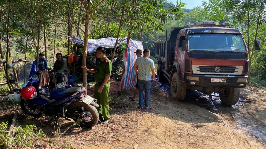 Bắt quả tang nhiều đối tượng dùng máy hút cát trái phép