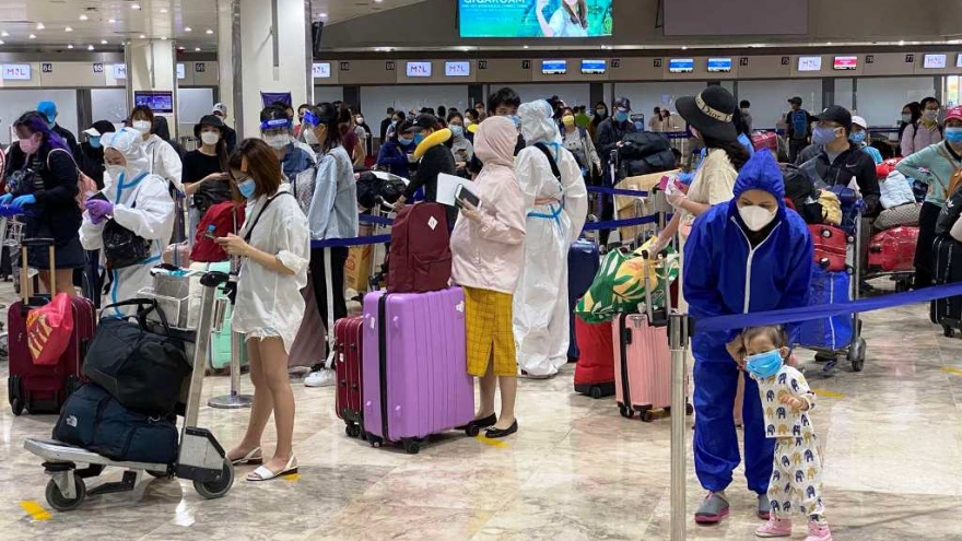 Gần 200 công dân Việt Nam từ Philippines đã về nước an toàn