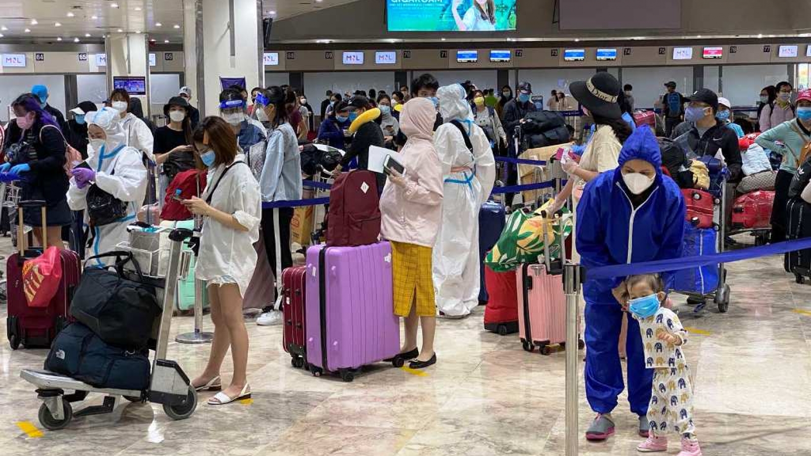 Gần 200 công dân Việt Nam từ Philippines đã về nước an toàn