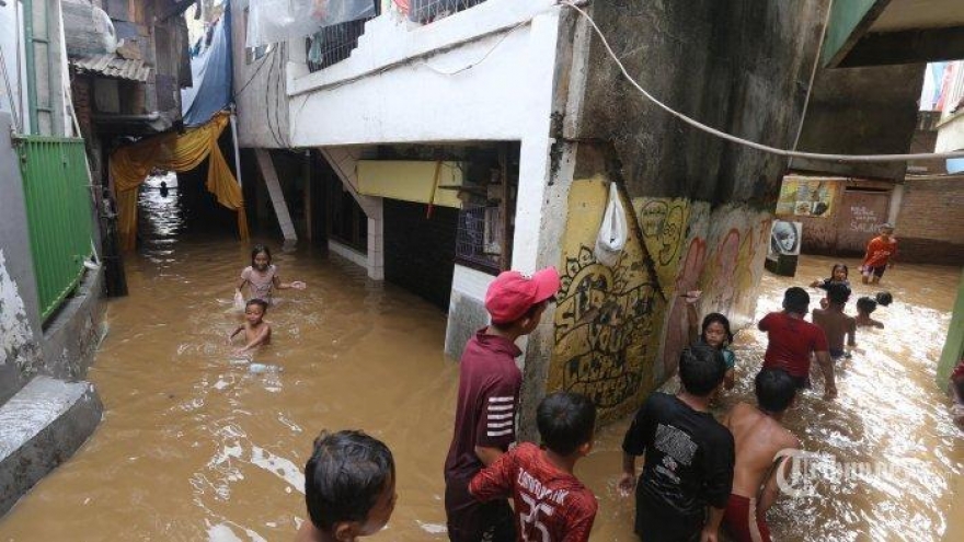 Indonesia làm đúng quy trình y tế Covid-19 khi sơ tán nạn nhân lũ lụt