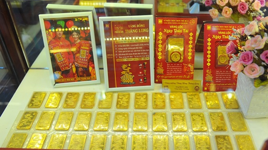 Giá vàng đổ dốc sau khi xác lập đỉnh 8 năm