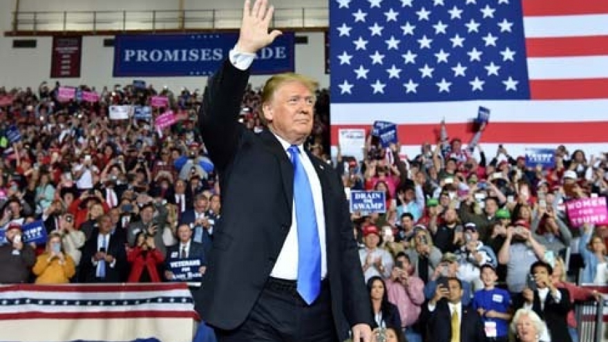 Tổng thống Trump buộc phải hủy cuộc mít tinh vận động tranh cử vì bão