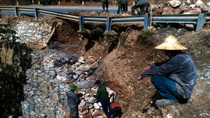 Lai Châu tập trung khắc phục giao thông sau mưa lũ