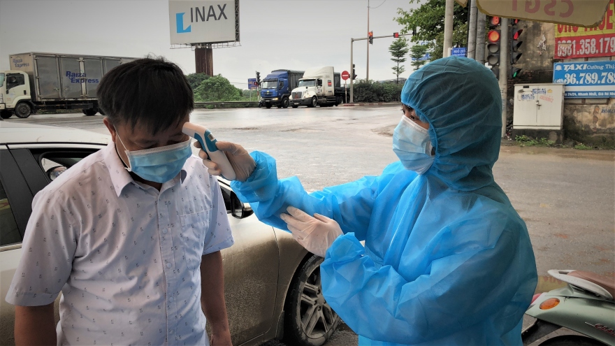 Các bệnh viện tại Hà Nội kiểm soát nghiêm ngặt để phòng chống Covid-19