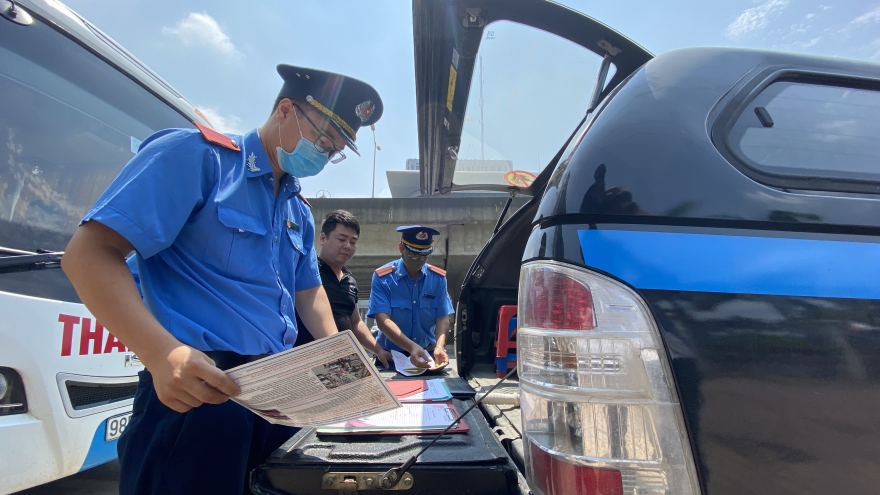 Hà Nội ra quân xử lý hàng loạt xe khách vi phạm tại bến xe Mỹ Đình