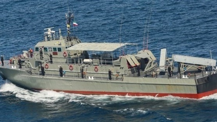 Tên lửa Iran bắn nhầm tàu chiến, 19 thủy thủ thiệt mạng
