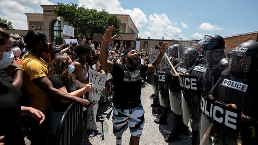 Ông Trump có đủ thẩm quyền điều động quân đội để trấn áp biểu tình?