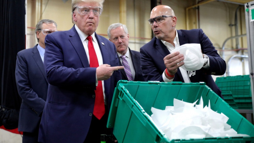 Công ty thiết bị y tế hủy bỏ sản phẩm sau chuyến thăm của ông Trump